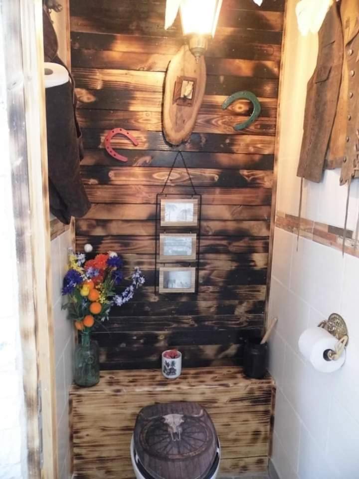 L'Histoire De L'Ouest , Jacuzzi Appartement Dole Bagian luar foto